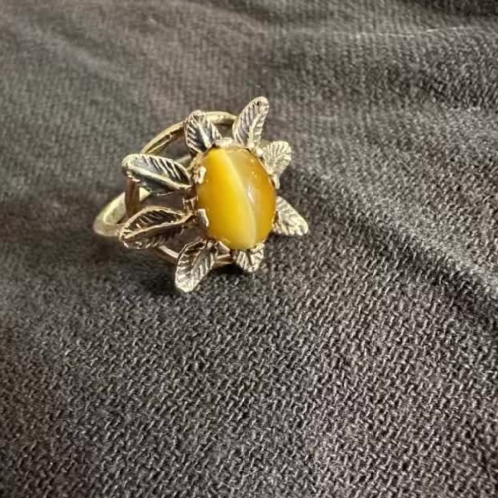 14k gold flower, ring with 8 pedals with a tigers eye in the middle.